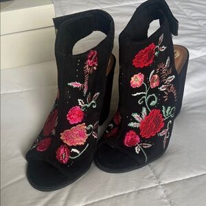 Floral Embroidered Black Open Toe Women's Shoes